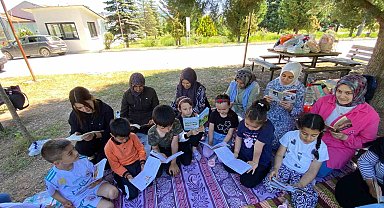 Hisarcık'ta öğrenci ile velilerin doğada kitap okuma etkinliği