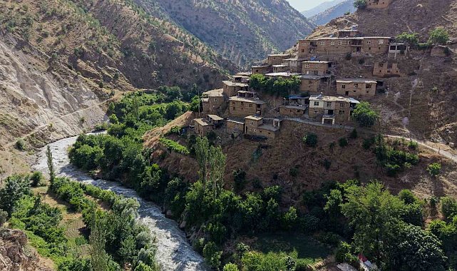 Hizan'ın asırlık taş evleri ve Gayda Barajı hayran bırakıyor