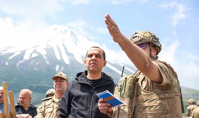 Iğdır Valisi Taşolar, sınır hattındaki karakol ve üs bölgelerini ziyaret etti