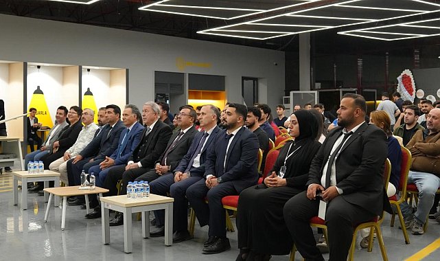 İnönü Üniversitesi'nde gençlerle buluşan Akar'dan teknoloji hamlesi vurgusu