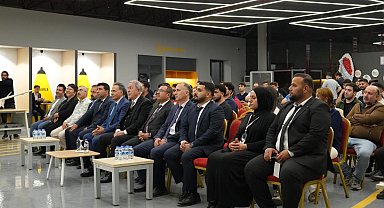 İnönü Üniversitesi'nde gençlerle buluşan Akar'dan teknoloji hamlesi vurgusu