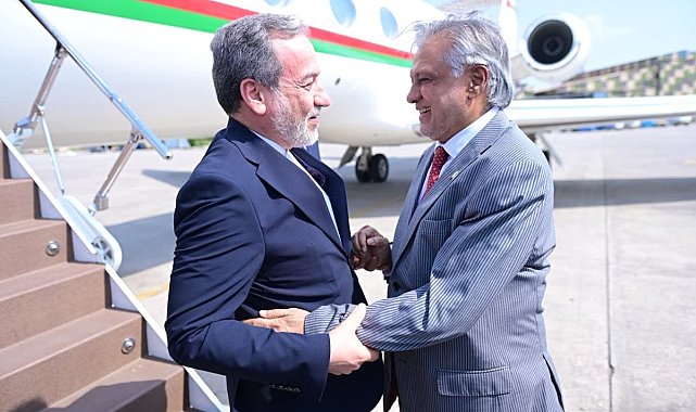 İran Cumhurbaşkanı Pezeşkiyan, Pakistan'da