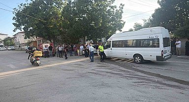 İşçi servisi ile otomobil çarpıştı: 5 yaralı