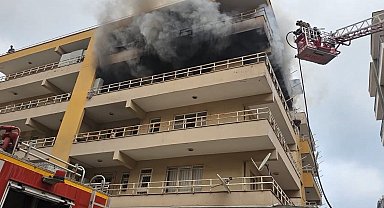 İskenderun'da apartman dairesinden alevler yükseldi