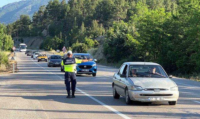 Isparta-Antalya kara yolunda jandarmadan kesintisiz denetim