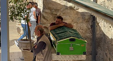 Isparta'da araçta ölü bulunan genç son yolculuğuna uğurlandı