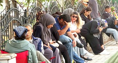 Isparta'da öğrenciler gelecekleri için yarıştı, aileler kapıda ter döktü