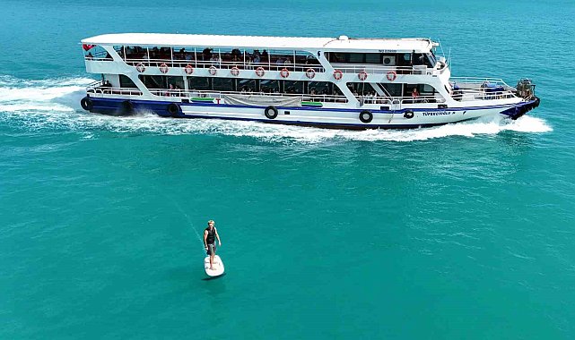 İstanbul Boğazı'nın turkuaz sularında elektrikli sörf