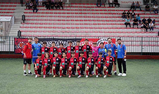 İstanbul Kastamonuspor U13 takımı şampiyon oldu