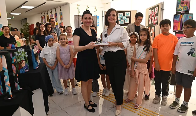 İzmir Karabağlar'da sanatın renkleri ve ezgileri buluştu