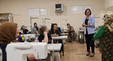 İzmir Karabağlar'da Tekstil Akademi açıldı
