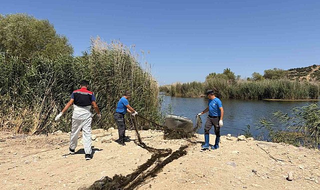 İzmir'de yasa dışı avcılıkla mücadele: 50 metrelik ağ sudan çıkarıldı