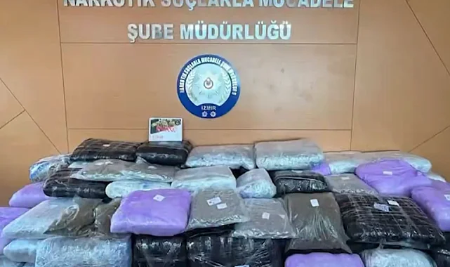 İzmir'de uyuşturucu operasyonu... 371 kilogram skunk ve esrar ele geçirildi