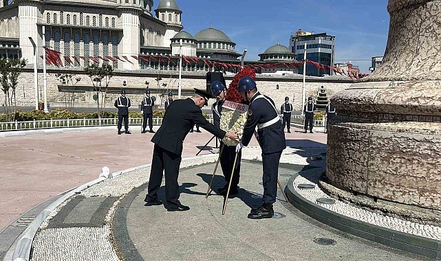Jandarma Genel Komutanlığı'nın 187'nci kuruluş yıl dönümünde Taksim Cumhuriyet Anıtı'na çelenk bırakıldı