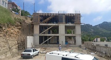 Kahramanmaraş'ta inşaattan düşen işçi ağır yaralandı