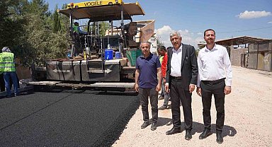 Kahta Belediyesi yılın ilk asfalt serimini gerçekleştirdi