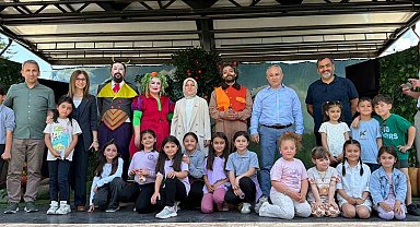 Kamyon tiyatrosu Gümüşova ve Gölyaka'da çocuklarla buluştu