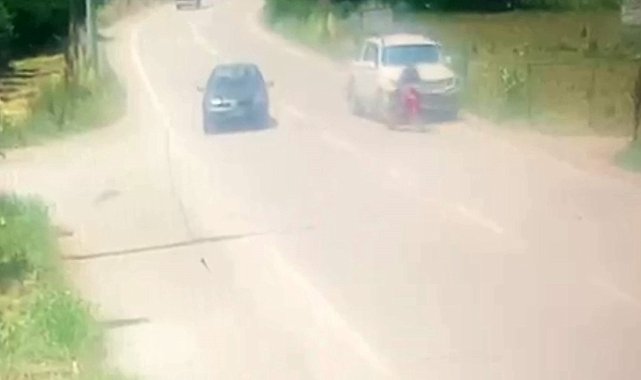 Kamyonet ile motosiklet böyle çarpıştı: 1 ağır yaralı