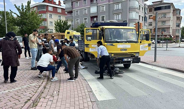 Kamyonetin altında kalan elektrikli bisiklette can pazarı: 3'ü çocuk 4 yaralı