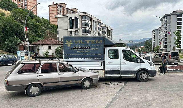 Karabük'te otomobil kamyonetle çarpıştı: 1 yaralı