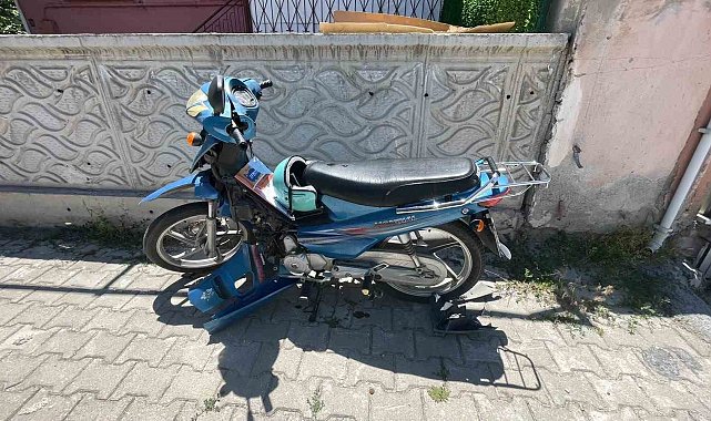 Karaman'da ciple çarpışan motosikletli yaralandı