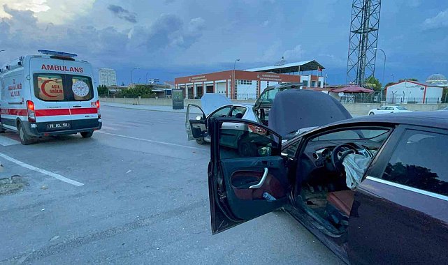 Karaman'da iki otomobil çarpıştı: 1 yaralı