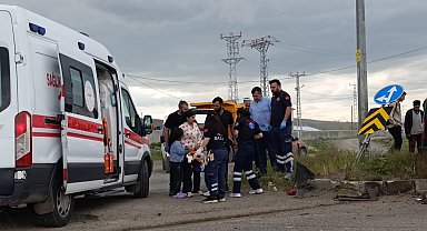 Kars'ta 2 araç çarpıştı: 3'ü çocuk 5 kişi yaralandı