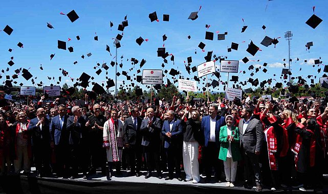 Kastamonu Üniversitesi'nde 4 binden fazla öğrenci mezuniyet coşkusu yaşadı