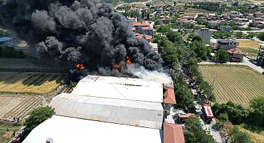 Kauçuk fabrikasındaki yangın havadan görüntülendi
