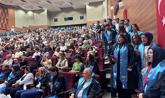 KAYÜ'de 'sadakat yeminli' mezuniyet