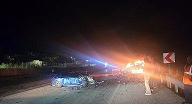 Kaza yapan otomobil alev aldı: 1 ölü, 5 yaralı