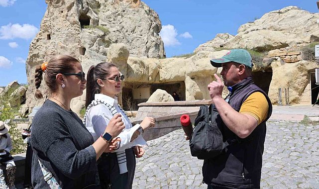 Kazadan sonra hayata şiirle tutundu, 7 dil öğrenip ekmeğini kazandı