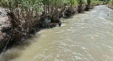Kelkit Çayı'nda kaybolan kız 24 gündür aranıyor