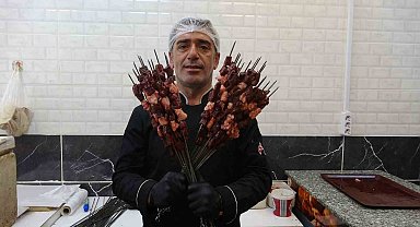 Kilis'te "Dumanı Gör Gel" sloganıyla tanınan ciğerci ustası lezzetin sırrını anlattı