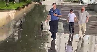 Kimliğini kaybeden öğrenciyi polis sınava yetiştirdi