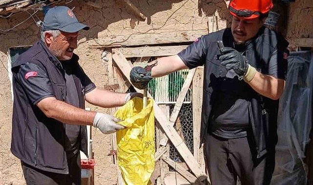 Kırıkkale'de kümese giren yılanı itfaiye çıkardı
