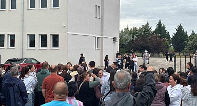 Kırklareli'nde LGS heyecanı: Öğrenciler içeride, aileler dışarıda ter döktü