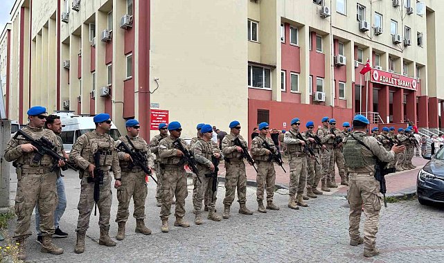 Kocaeli'de rüşvet ve tefecilik operasyonunda gözaltına alınan şüpheliler adliyede