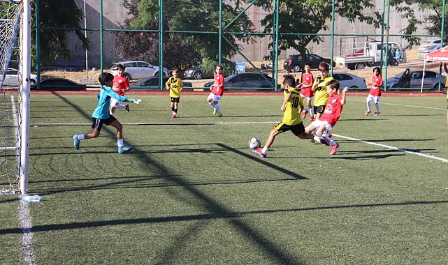 Kocaeli'de İzmit'in Kurtuluşu Futbol Şenliği başladı