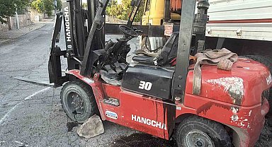 Kontrolden çıkan forklift yan yattı: 1 yaralı