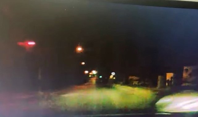 Kontrolsüz yola çıkan araç kazaya sebep oldu: O anlar kamerada