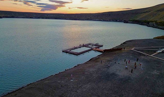 Konya'nın doğal plajlarından Acıgöl ilgi çekiyor