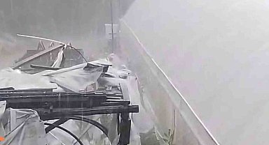 Kumluca'da aniden bastıran dolu yağışı etkili oldu