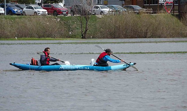 Kura Nehri'nde kano heyecanı sürüyor