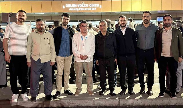 Kutsal topraklardan dönen hacılar Van'da coşkuyla karşılandı