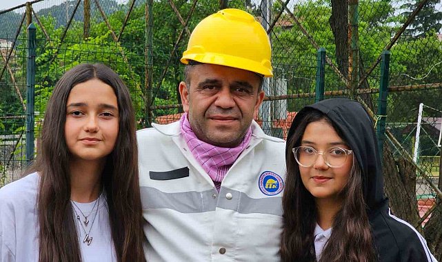 Madenciler, çocuklarının öğrenim gördüğü okulda Babalar Günü'nü kutladı
