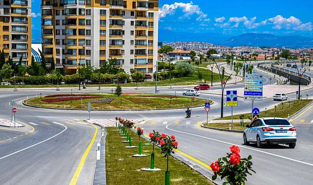 Malatya'da parklar ve kavşaklar çiçeklerle süslendi