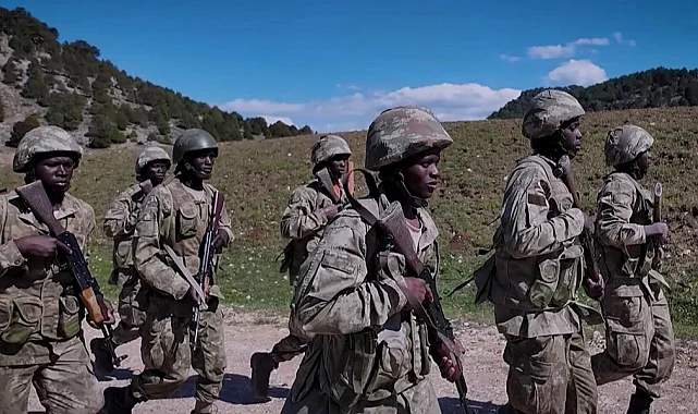 Mali ve Nijerli komandolar temel eğitimi başarıyla tamamladı