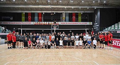 Manisa BBSK'da geleceğin sultanları parkeye çıktı