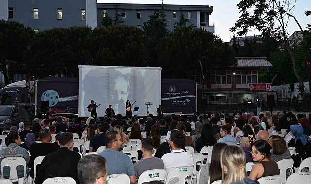 Manisa'da 'Gezen Sinema Tırı' coşkusu